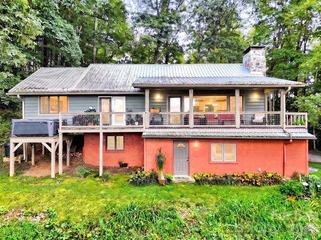 70 Calhoun Ridge Road, Waynesville, NC 28786