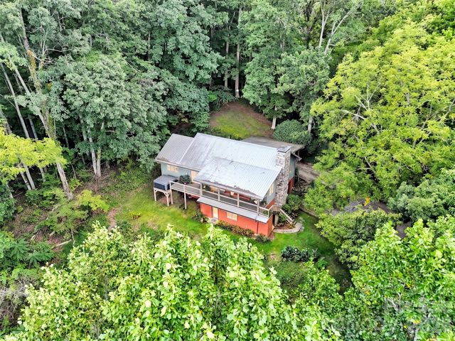 70 Calhoun Ridge Road, Waynesville, NC 28786