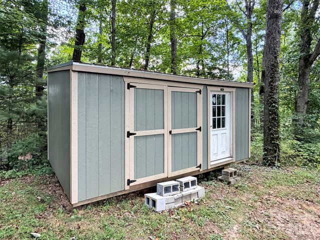 70 Calhoun Ridge Road, Waynesville, NC 28786