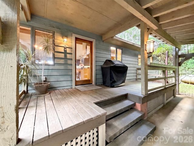 70 Calhoun Ridge Road, Waynesville, NC 28786
