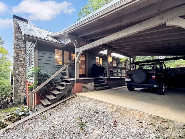 70 Calhoun Ridge Road, Waynesville, NC 28786