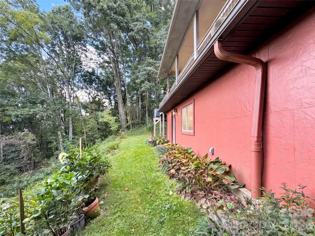 70 Calhoun Ridge Road, Waynesville, NC 28786