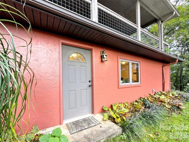70 Calhoun Ridge Road, Waynesville, NC 28786