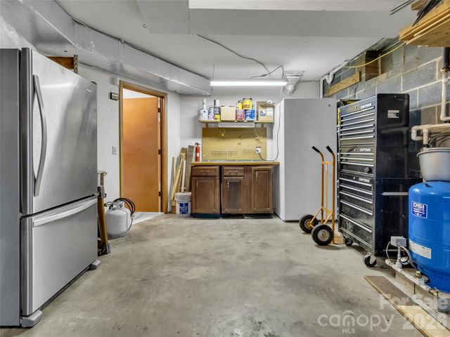 70 Calhoun Ridge Road, Waynesville, NC 28786