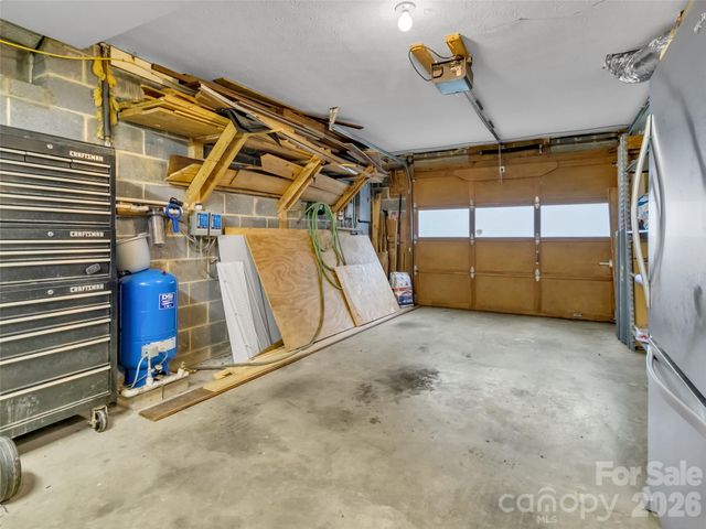 70 Calhoun Ridge Road, Waynesville, NC 28786