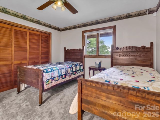 70 Calhoun Ridge Road, Waynesville, NC 28786