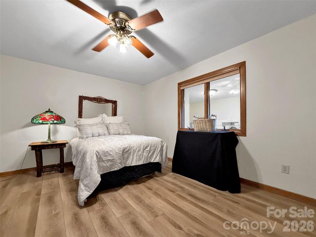 70 Calhoun Ridge Road, Waynesville, NC 28786
