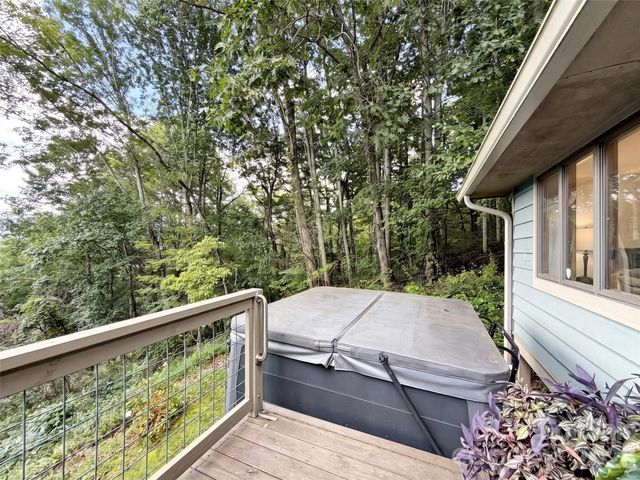 70 Calhoun Ridge Road, Waynesville, NC 28786