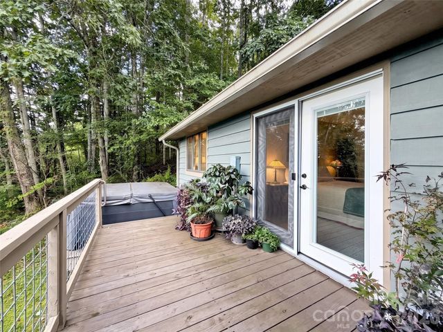 70 Calhoun Ridge Road, Waynesville, NC 28786
