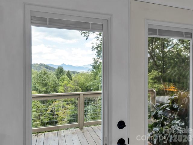 70 Calhoun Ridge Road, Waynesville, NC 28786