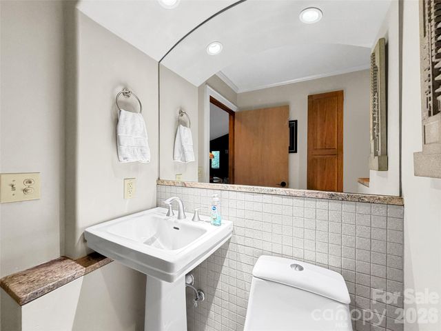 70 Calhoun Ridge Road, Waynesville, NC 28786