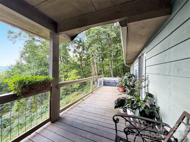 70 Calhoun Ridge Road, Waynesville, NC 28786