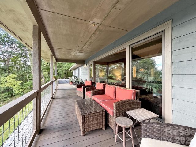 70 Calhoun Ridge Road, Waynesville, NC 28786