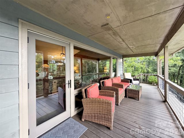 70 Calhoun Ridge Road, Waynesville, NC 28786