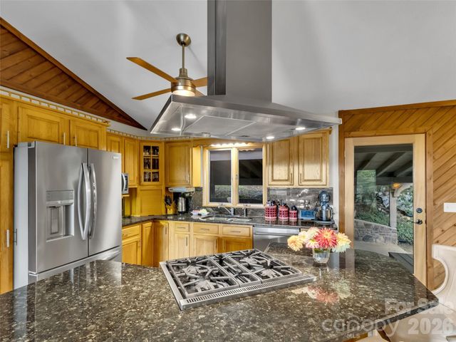 70 Calhoun Ridge Road, Waynesville, NC 28786