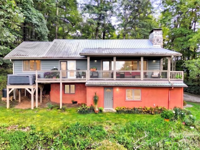 70 Calhoun Ridge Road, Waynesville, NC 28786