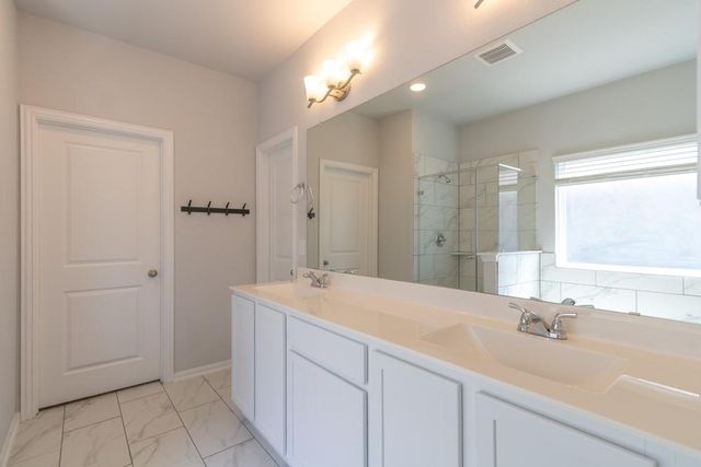 215 Roaming DR, Hutto, TX 78634