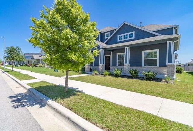 215 Roaming DR, Hutto, TX 78634