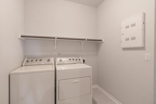215 Roaming DR, Hutto, TX 78634
