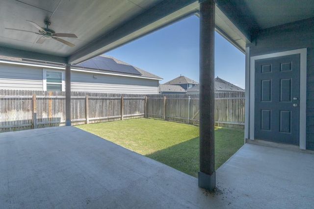 215 Roaming DR, Hutto, TX 78634