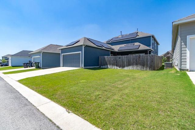 215 Roaming DR, Hutto, TX 78634
