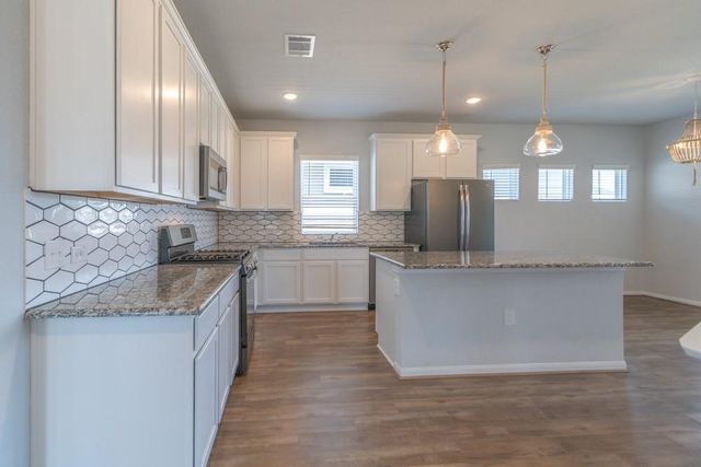 215 Roaming DR, Hutto, TX 78634