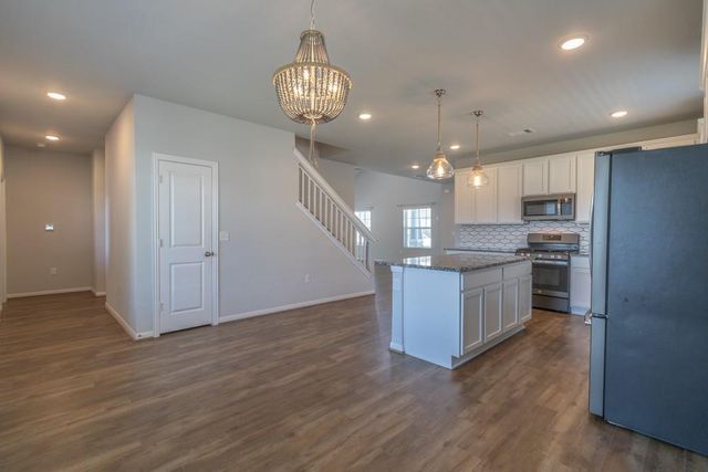 215 Roaming DR, Hutto, TX 78634
