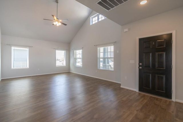 215 Roaming DR, Hutto, TX 78634