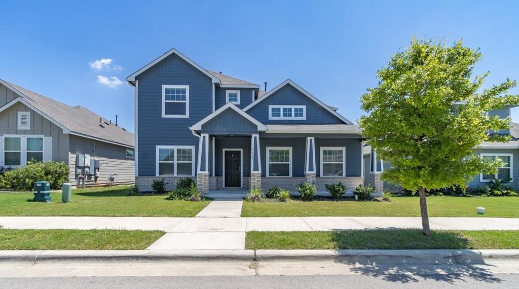 215 Roaming DR, Hutto, TX 78634