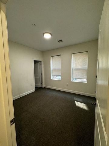 123 Intervale St 2, Boston, MA 02121