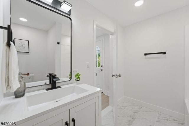 78 Koclas Dr, Netcong Boro, NJ 07857