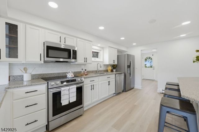 78 Koclas Dr, Netcong Boro, NJ 07857