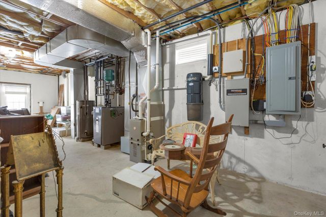 86 Louise Court, Riverhead, NY 11901