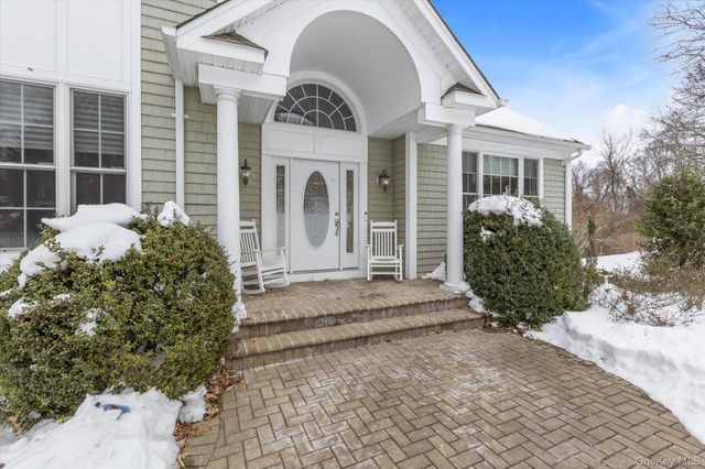 86 Louise Court, Riverhead, NY 11901