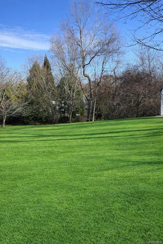 86 Louise Court, Riverhead, NY 11901