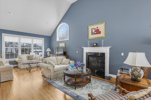 86 Louise Court, Riverhead, NY 11901