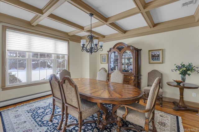 86 Louise Court, Riverhead, NY 11901