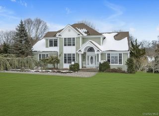 86 Louise Court, Riverhead, NY 11901