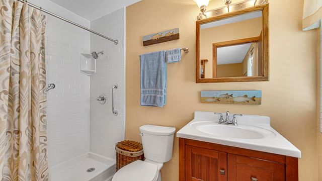 1053 Avondale Avenue, Valparaiso, IN 46385