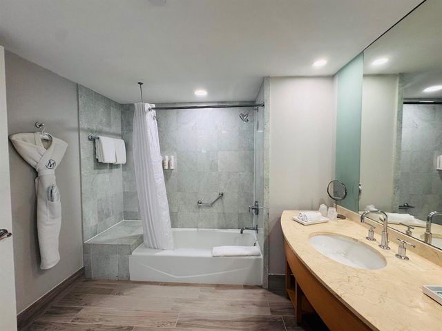 18683 Collins Avenue 2303, Sunny Isles Beach, FL 33160