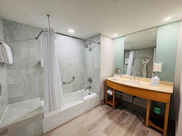 18683 Collins Avenue 2303, Sunny Isles Beach, FL 33160