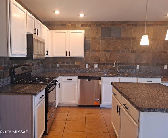 1588 W Swisher Place, Tucson, AZ 85746