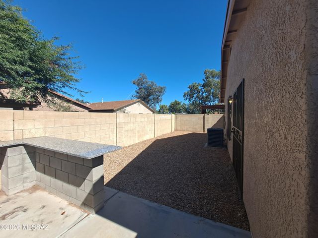 1588 W Swisher Place, Tucson, AZ 85746