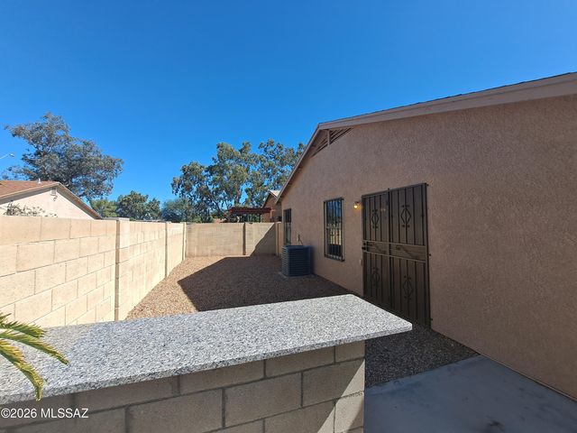1588 W Swisher Place, Tucson, AZ 85746