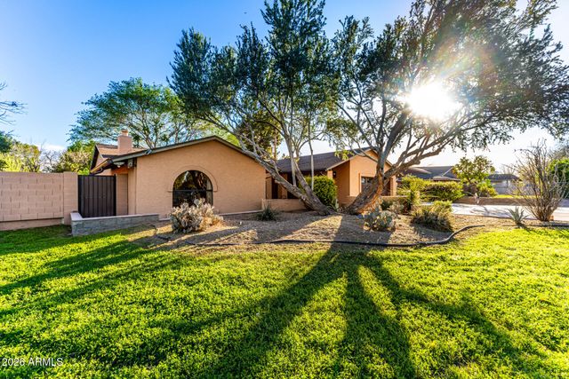 2115 W SHAWNEE Drive, Chandler, AZ 85224