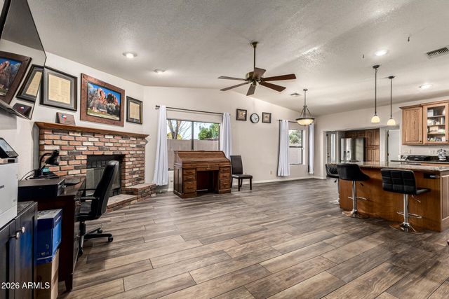 2115 W SHAWNEE Drive, Chandler, AZ 85224