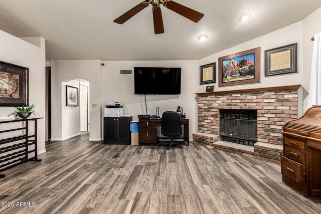 2115 W SHAWNEE Drive, Chandler, AZ 85224