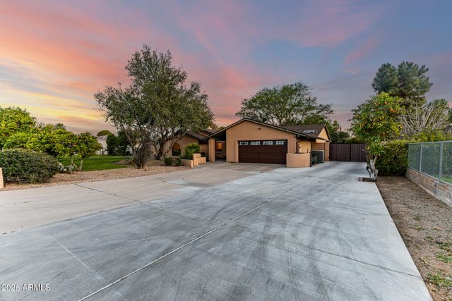 2115 W SHAWNEE Drive, Chandler, AZ 85224