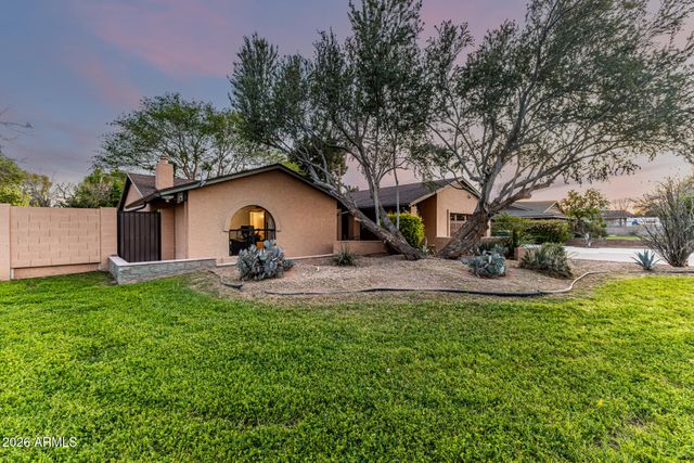 2115 W SHAWNEE Drive, Chandler, AZ 85224