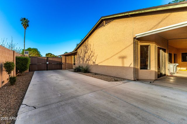 2115 W SHAWNEE Drive, Chandler, AZ 85224